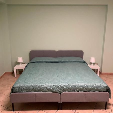Casa Vacanza Donna Laura 巴塞罗纳-波佐戈托 外观 照片